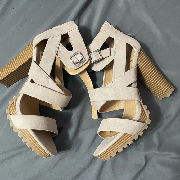 Cute Tan Heels - Picture 1 of 2